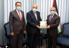 اشتية يشيد بدور اللجنة الوطنية للتربية والثقافة خلال تسلم تقريرها السنوي