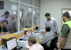 نائب رئيس اللجنة القطرية لإعادة إعمار غزة خالد الحردان  يتفقد صرف المنحة القطرية 100 دولار في غزة