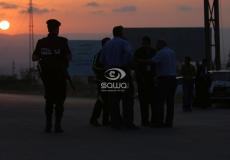 مسافرون ينتظرون على معبر الكرامة - APA