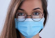 فنان ياباني يصمم كمامة لأصحاب النظارات 