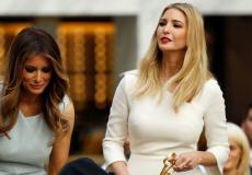 ميلانا ترامب على يمين ايفانكا ابنة الرئيس الأمريكي