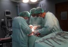 الفريق الطبي بمستشفى الخدمة العامة يُجري عملية اسئصال نوعية