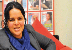 الفنانة نضال الجزائري