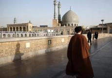 رغم كورونا.. السلطات الإيرانية تعيد فتح المساجد والمزارات الدينية