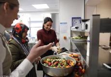 الأميرة "ميجان" تطبخ الفتة المصرية باللحمة الضاني