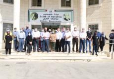 الوقفة التضامنية أمام مبنى محافظةا لخليل