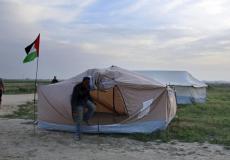 مواطنون نصبوا خيمة استعدادا لمسيرة العودة