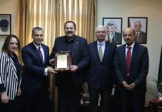 التربية تكرّم القنصل المصري العام لانتهام مهام عمله بفلسطين وتستقبل القنصل الجديد