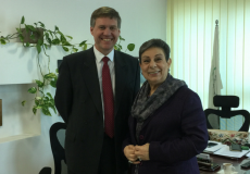 حنان عشراوي تلتقي القنصل البريطاني العام، السيد فيليب هول