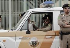 يديو أثار الغضب أثناء محاولة شابين بسرقة عجوز في السعودية