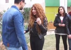 شابة تونسية تفاجئ حبيبها بحركة جريئة
