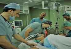 الطفل أحمد على أمل جديد مع الحياة بعد اجراءه لعملية زراعة كلى