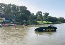 نشطاء يحتجون على نتنساهو بتسيير غواصات وسط تل أبيب 