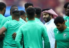 آل الشيخ مع لاعبي منتخب السعودية أثناء مونديال روسيا