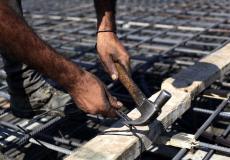 عامل بناء في قطاع غزة