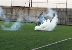 إصابة لاعبين جراء إطلاق الاحتلال قنابل غاز في محيط ستاد الخضر
