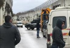 الاحتلال يحتجز عشرات المركبات في النفق المؤدي لقرى شمال غرب القدس 