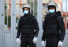 عناصر من الأجهزة الامنية بغزة أمام مركز الحجر الصحي