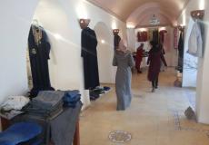 قرية الفنون والحرف تحتضن معرضًا خيريًا