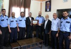 نواب محافظة غزة يتفقدون سير العمل في مركز شرطة الشاطئ.jpg