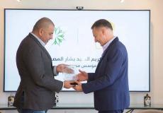 زمام فلسطين تكرم مؤسس مدينة روابي تقديراً لجهوده الداعمة للشباب