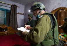 جيش الاحتلال يأخذ قياسات منزل فلسطيني