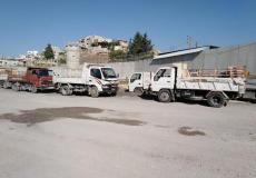 شاحنات محملة بمواد بناء