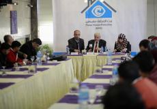 وزير العمل مأمون أبو شهلا يتحدث خلال لقاء نظمه بيت الصحافة للإعلاميين