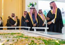 العاهل السعودي وولي العهد خلال إطلاق المشاريع الضخمة
