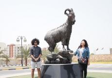 الجامعة الأمريكية في رأس الخيمة تكشف النقاب عن تمثال الطهر الجديد