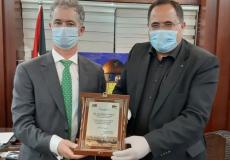 صيدم يكرم ممثل إيرلندا لدى دولة فلسطين جوناثان كونلون