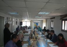 اجتماع حول مخيم الجلزون 