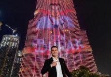 شاهد: برج خليفة يتزين بصورة الشيف بوراك لهذا السبب