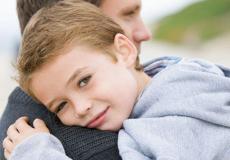 أب يجد طفله