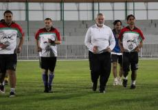 اسماعيل هنية - رئيس المكتب السياسي لحركة حماس خلال مشاركته مع منتخب نجوم غزة