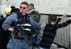 الاحتلال ينكل بأربعة أسرى أثناء اعتقالهم -ارشيف-