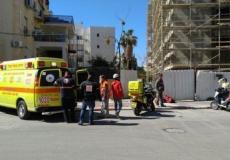 إصابة عامل سقط عن علو في بئر السبع