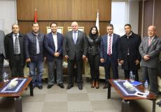 محافظ سلطة النقد يلتقي وفداً من اتحاد المطورين العقاريين