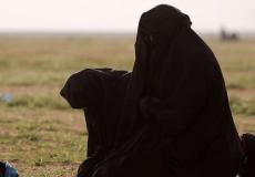 نساء يصلين بالقرب من قرية باغوز, محافظة دير الزور سوريا