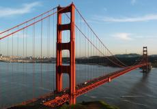 لهذا السبب أم تلقي برضيعها من فوق جسر كبير