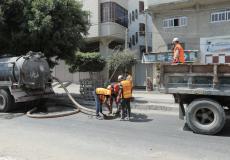 بلدية غزة تدعو لعدم رمي الأوساخ والقاذورات في شبكات الصرف الصحي