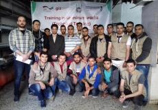 كلية الجامعية يختتم مشروع تمكين الشباب في مجال أعمال الألومنيوم