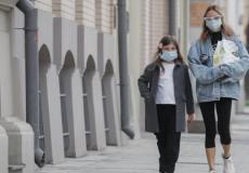 روسيا تسجل انخفاضًا في عدد الإصابات اليومية بكورونا