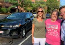 مليونير أميركي يمنح مجندة 30 ألف دولار