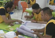 جانب من الفرز اليدوي في الانتخابات العراقية 