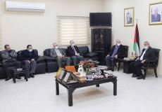 محافظ قلقيلية يُكرم باحثين