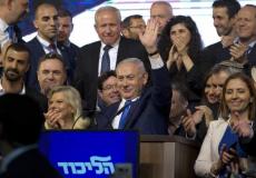 بنيامين نتنياهو وسط أنصاره