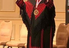 فريال غنيم فلسطينية تحصل على أعلى ميدالية شرف أميركية