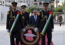 اشتية يضع اكليلا من الزهور على ضريح الرئيس الشهيد ياسر عرفات