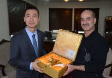 الأمين العام للمجلس التشريعي الفلسطيني ابراهيم خريش وسفير جمهورية الصين الجديد